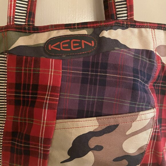 Keen - Canvas Red Camo & Plaid Shopper/Tote. - Picture 3 of 4